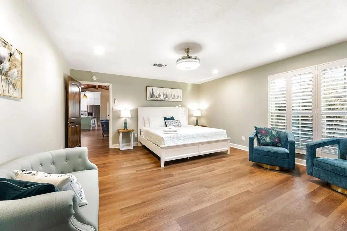 Living room, Bed in Luxury on Lake LBJ with Hot Tub Firepit & Boat Slip