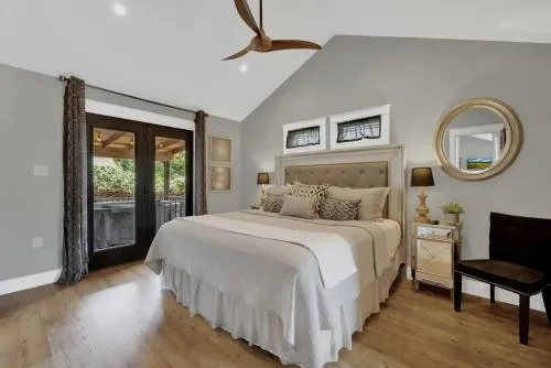 Alcove: Steps to Main St-High End Home w/Hot-tub!