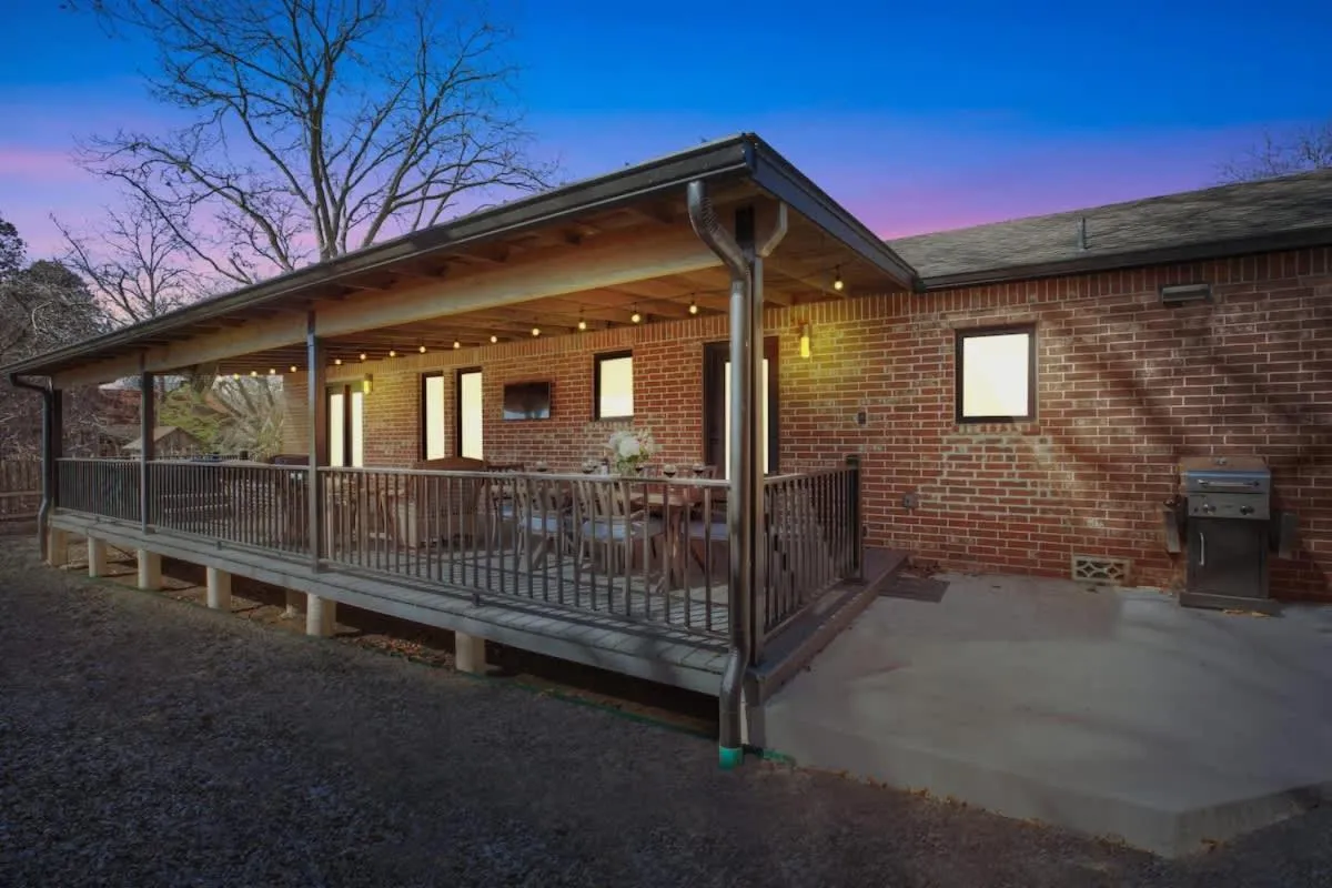 Property building in Alcove: Steps to Main St-High End Home w/Hot-tub!