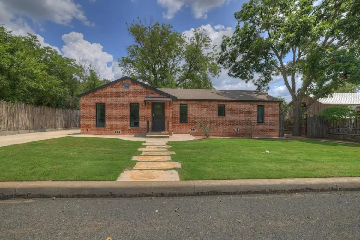 Property building in Alcove: Steps to Main St-High End Home w/Hot-tub!