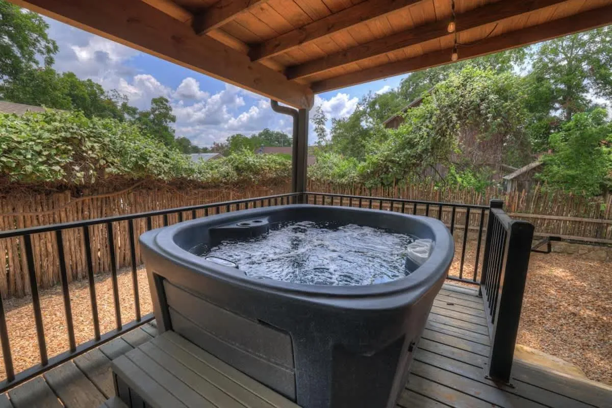 Hot Tub in Alcove: Steps to Main St-High End Home w/Hot-tub!