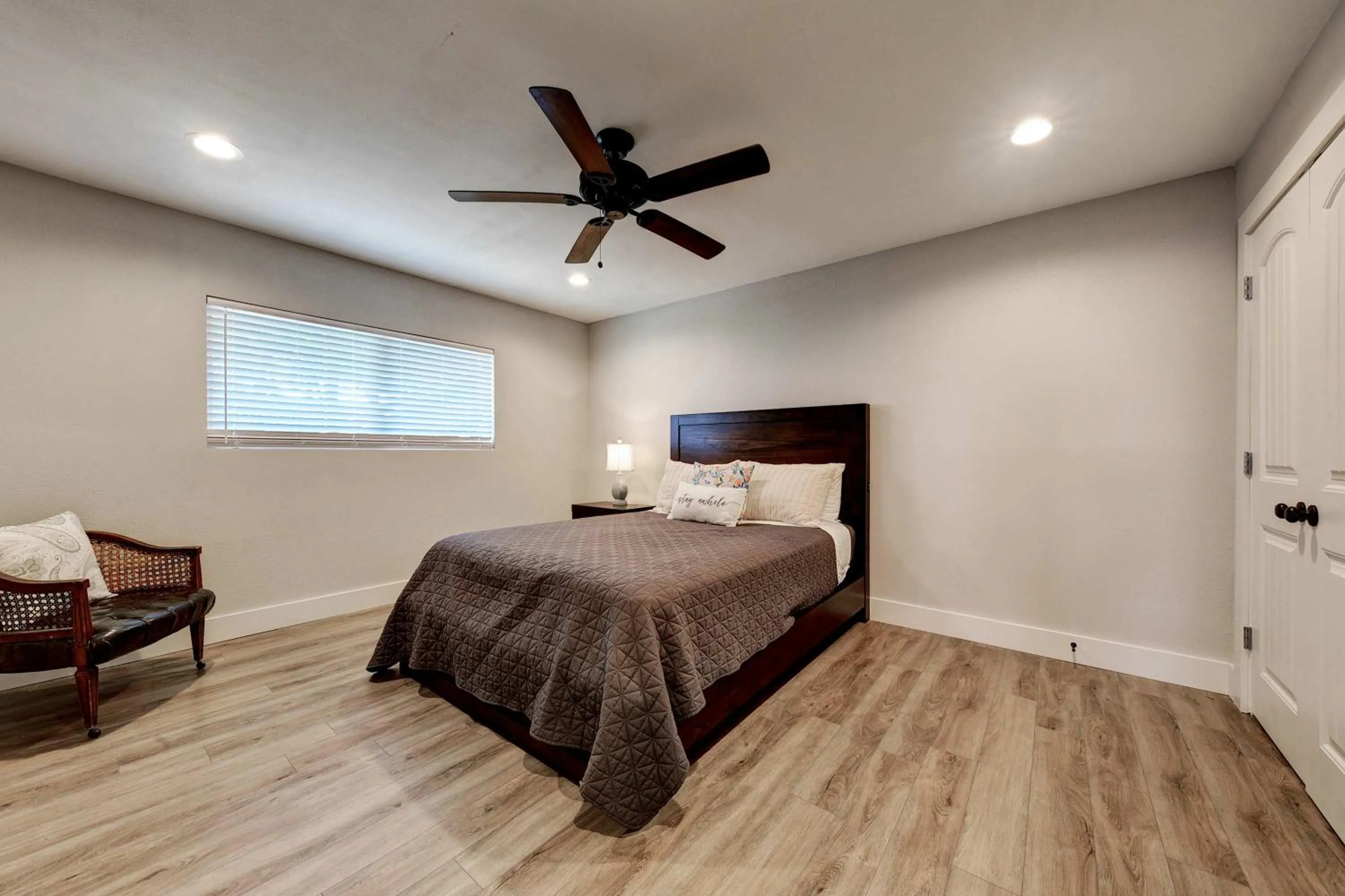 Bed in Waterfront Lake House with Hot Tub & Firepit