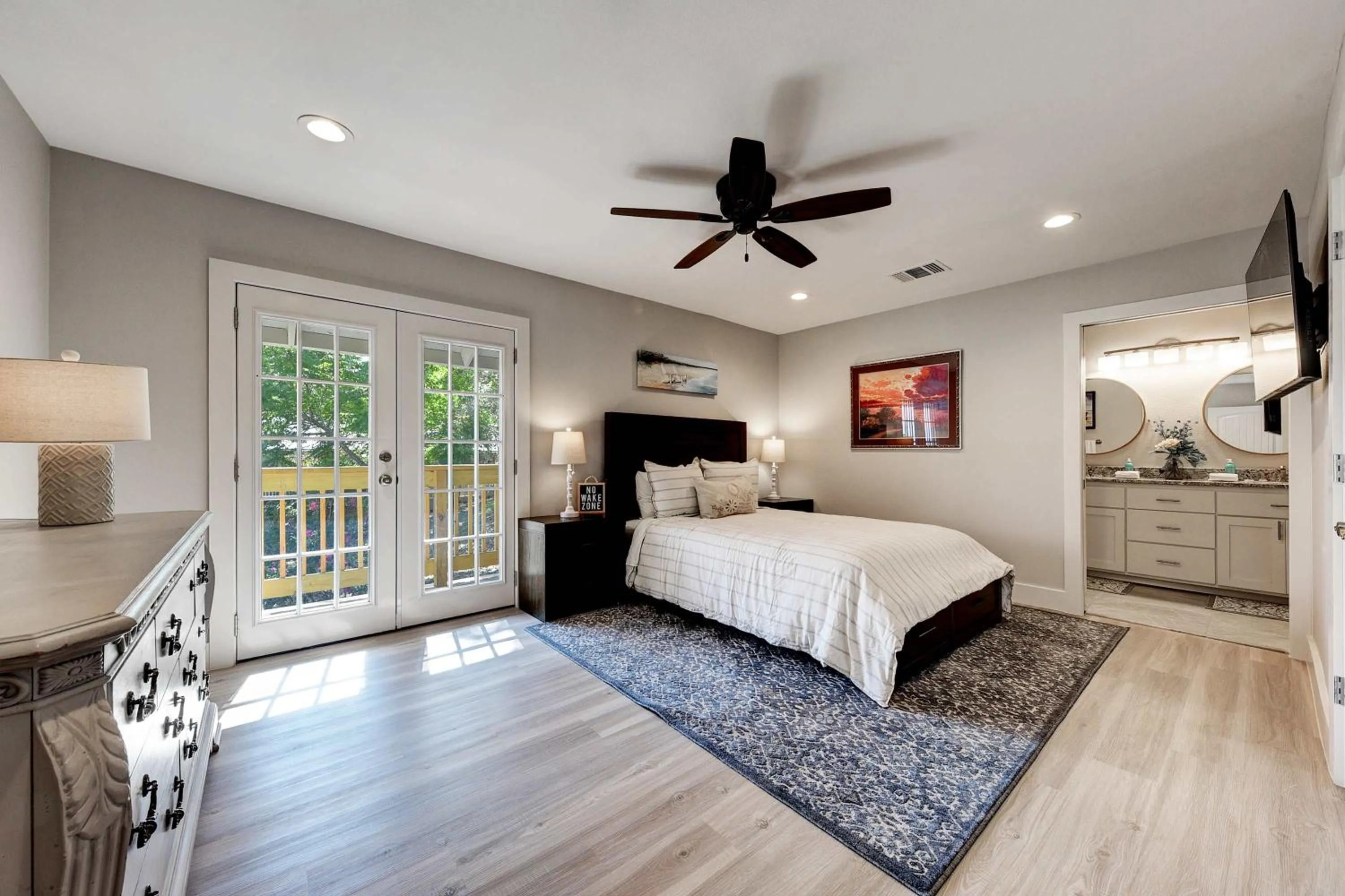 Bed in Waterfront Lake House with Hot Tub & Firepit