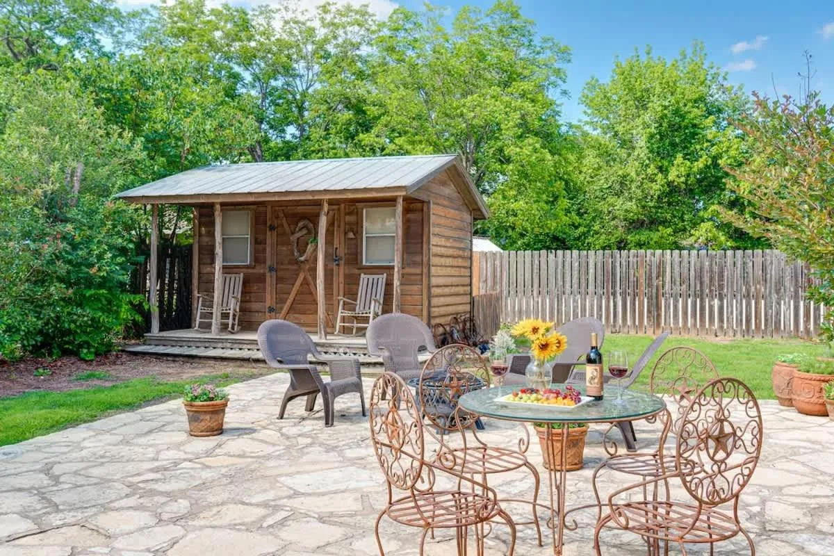 Property building in Texas Charm Texana - 15 min Walk to Main