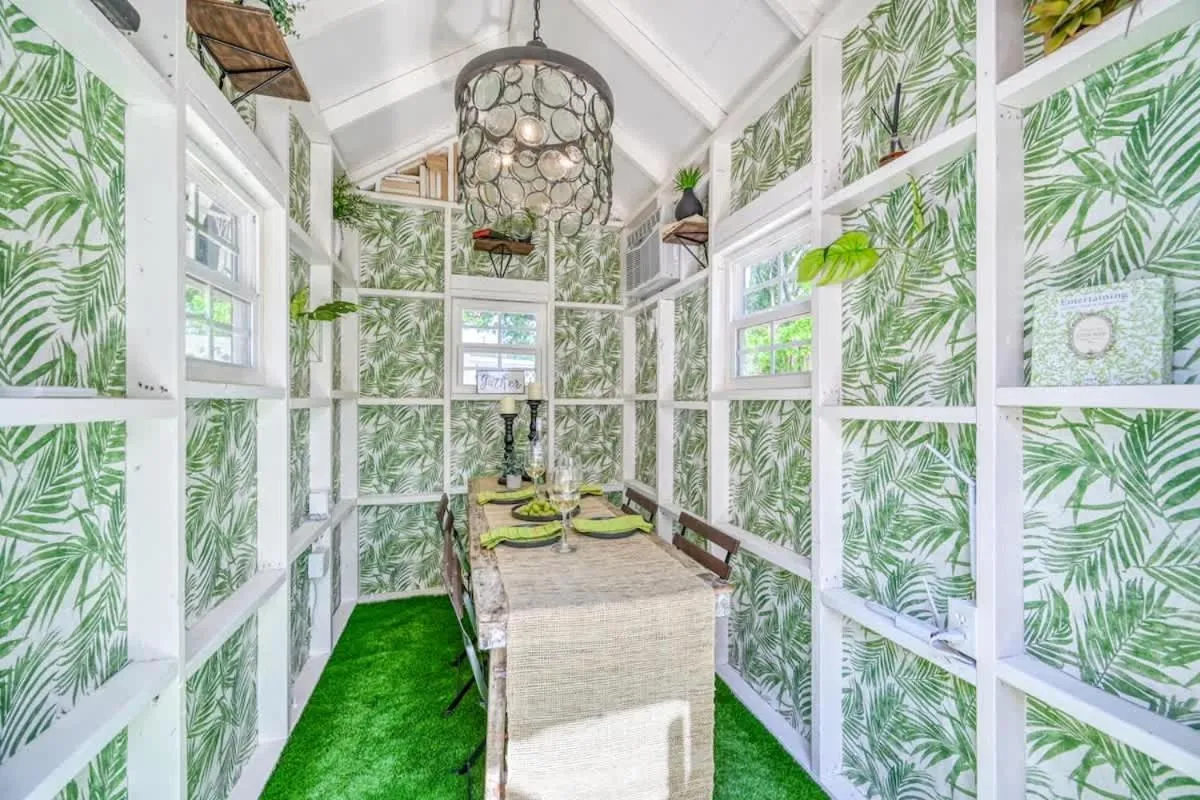 Dining area in Charming Cottage Near Main with Patio&FirePit!!