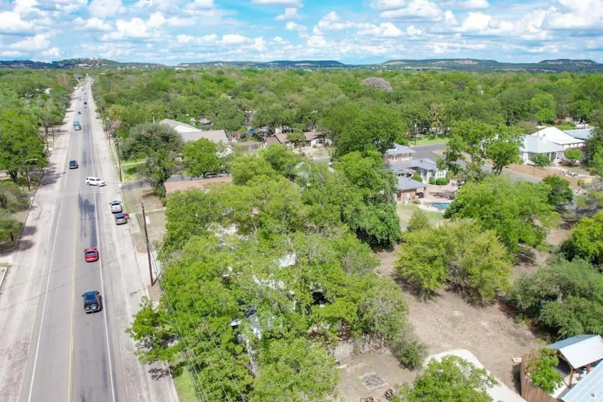 Day in Charming Cottage Near Main with Patio&FirePit!!