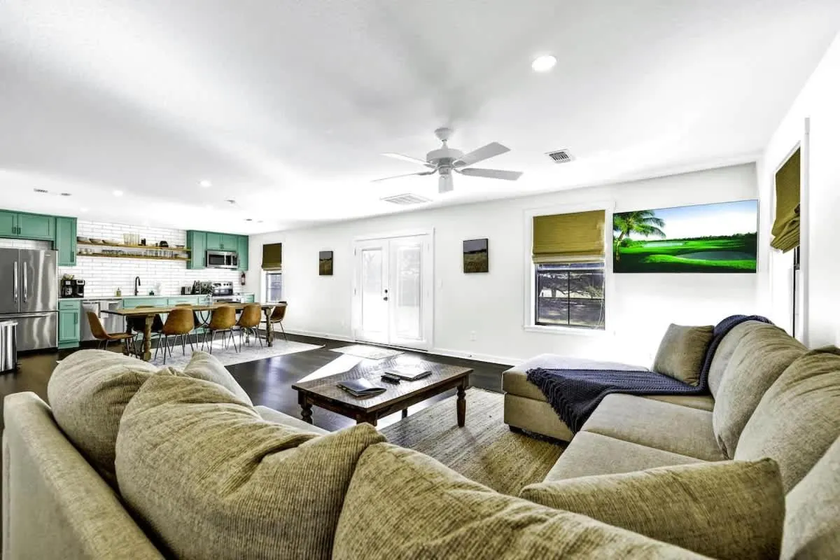 Living room in Olive St Ranch with HotTub-Grill and Party Barn