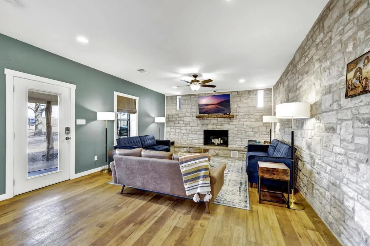 Living room in Olive St Ranch with HotTub-Grill and Party Barn