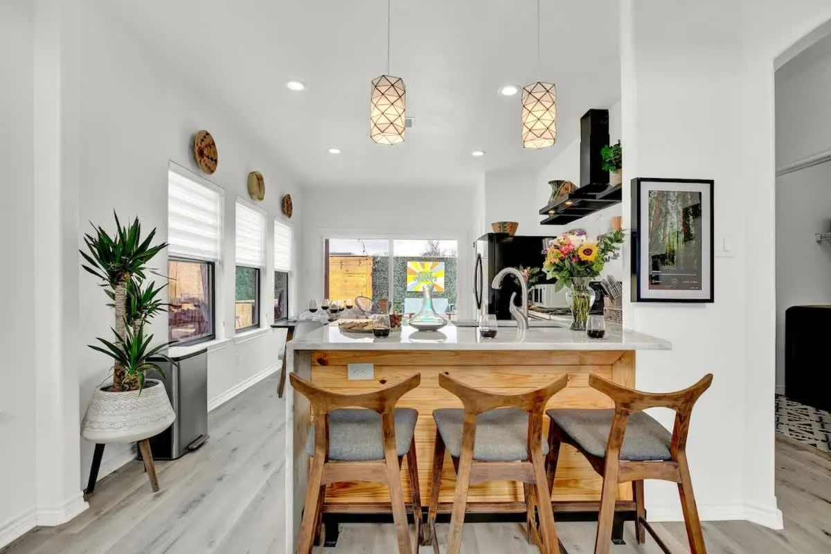 Kitchen or kitchenette in Luxury Modern Home with Hot tub Deck & Firepit!