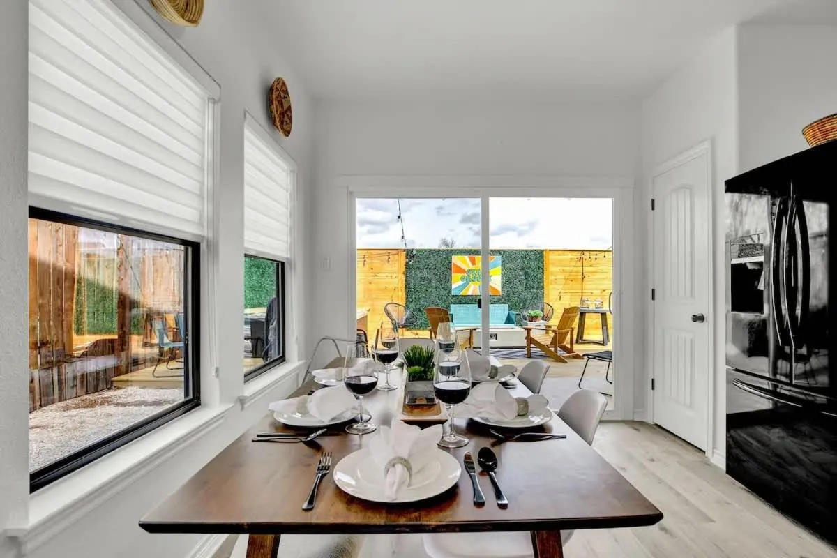 Dining area in Luxury Modern Home with Hot tub Deck & Firepit!