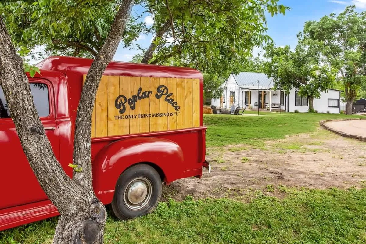 Property building in Poplar Place Main House with Hot tub-1 mi to Main St