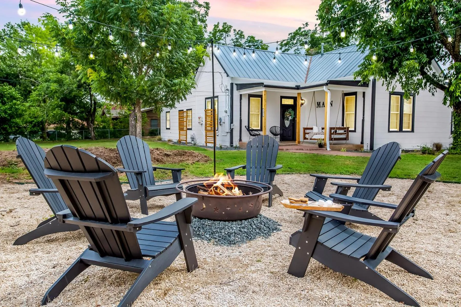 Property building in Poplar Place Main House with Hot tub-1 mi to Main St