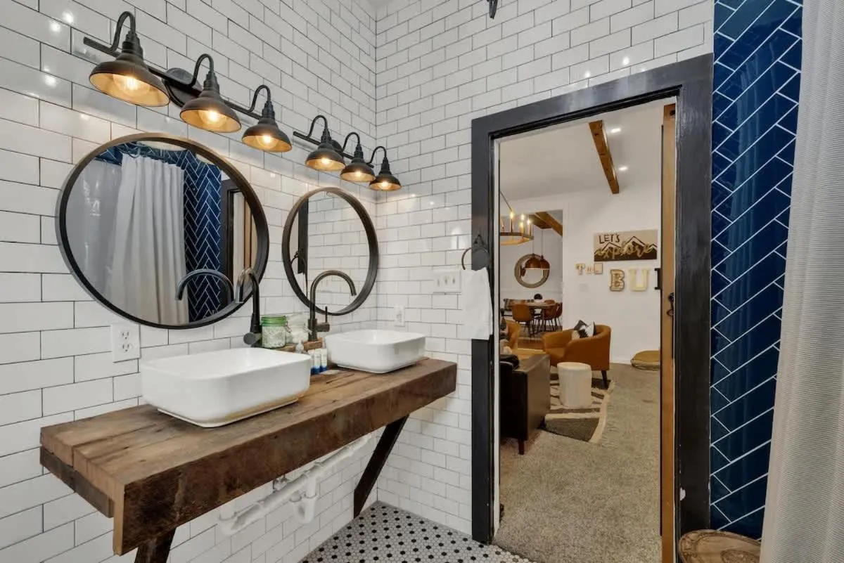 Bathroom in Poplar Place Main House with Hot tub-1 mi to Main St