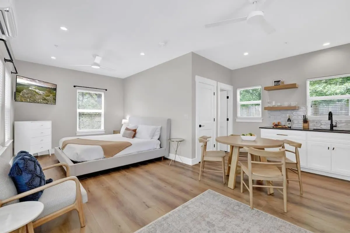 Bed in The Grove-C with Hot Tub - Walk to Main Street