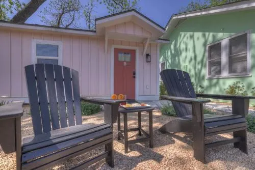 The Grove B Stylish Cottage - Walk to Main