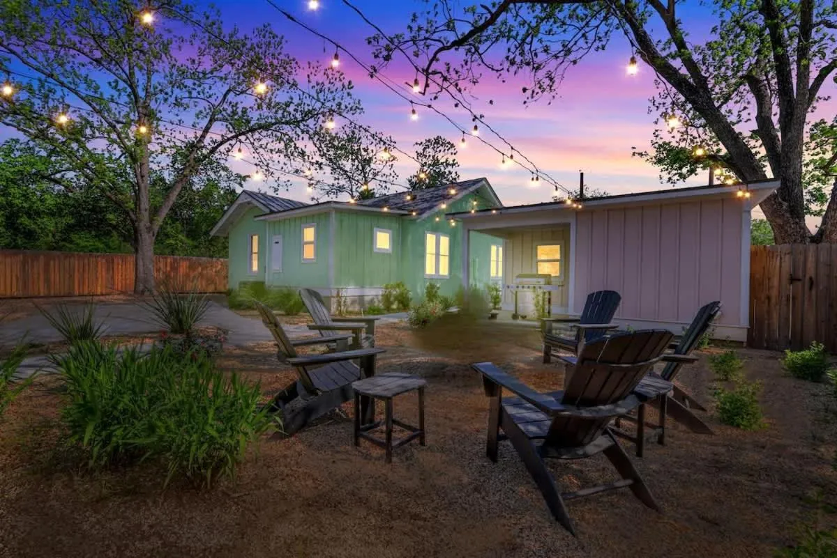 Property building in The Grove B Stylish Cottage - Walk to Main