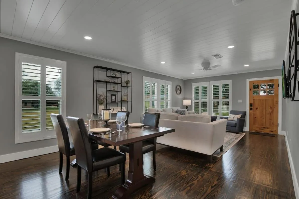 Dining area in Upscale Home with Pool and FirePit - Close to Mercer St!