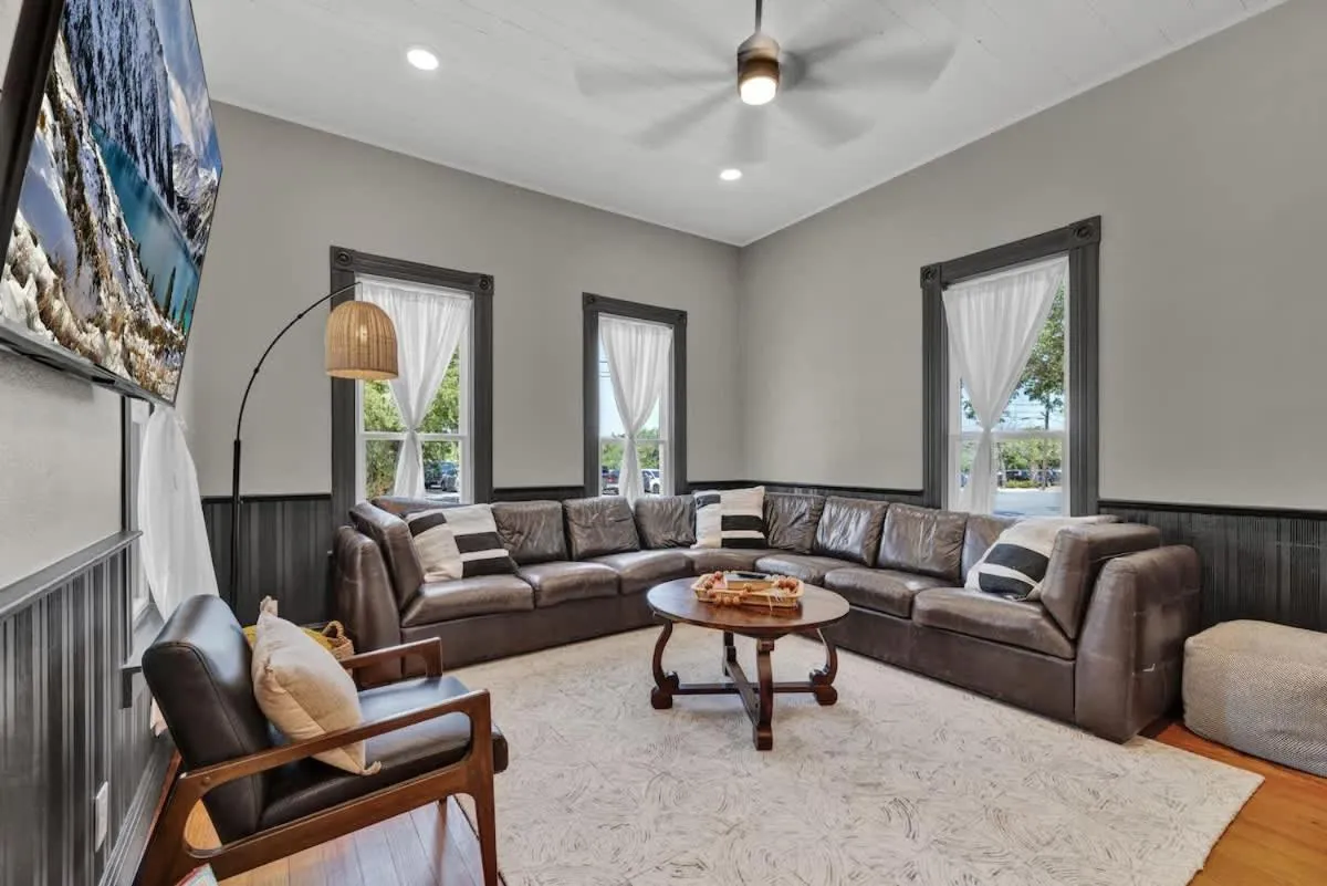 Living room in Walk to Schlitterbahn with Firepit