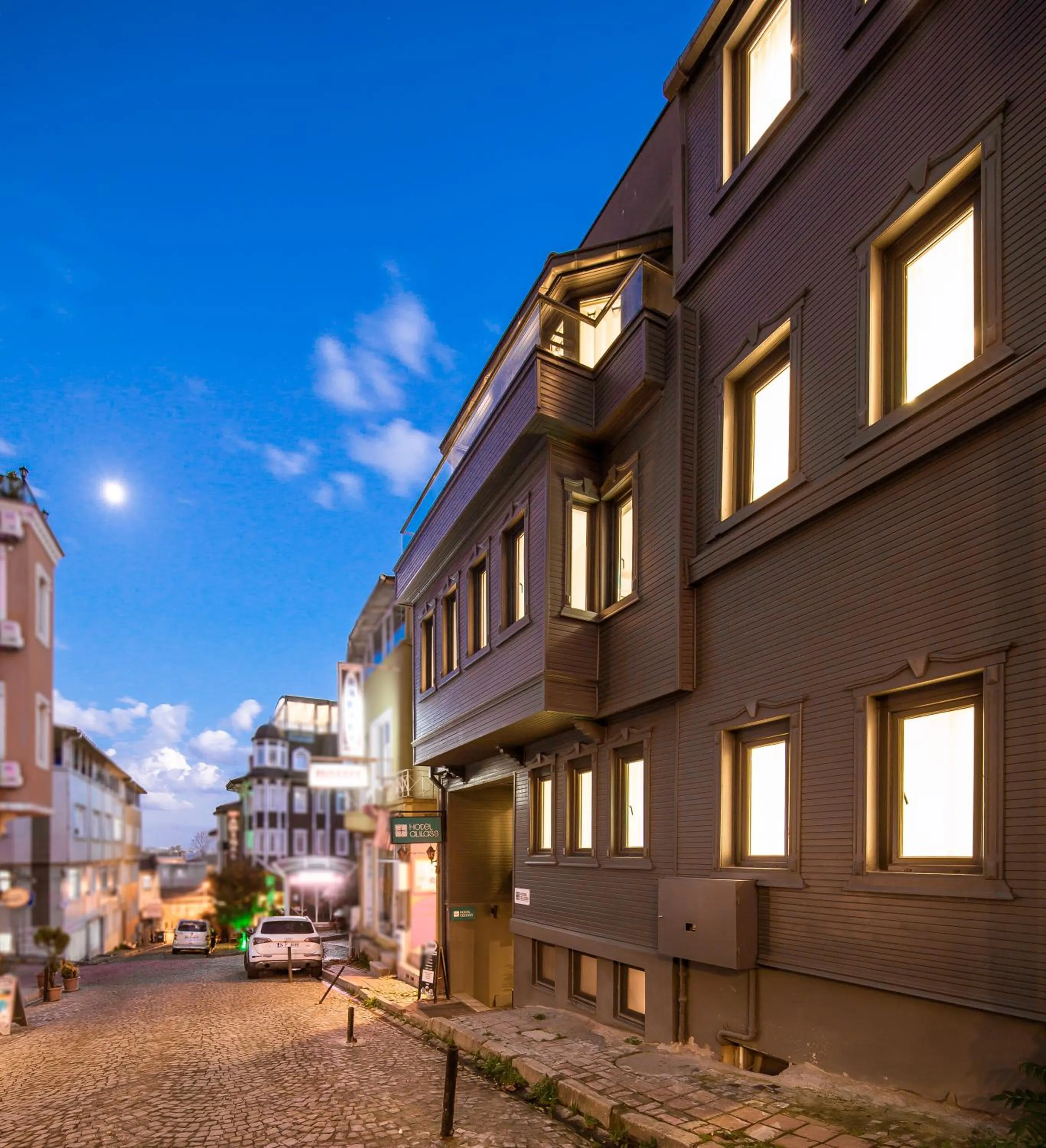 Facade/entrance in Alilass Hotel