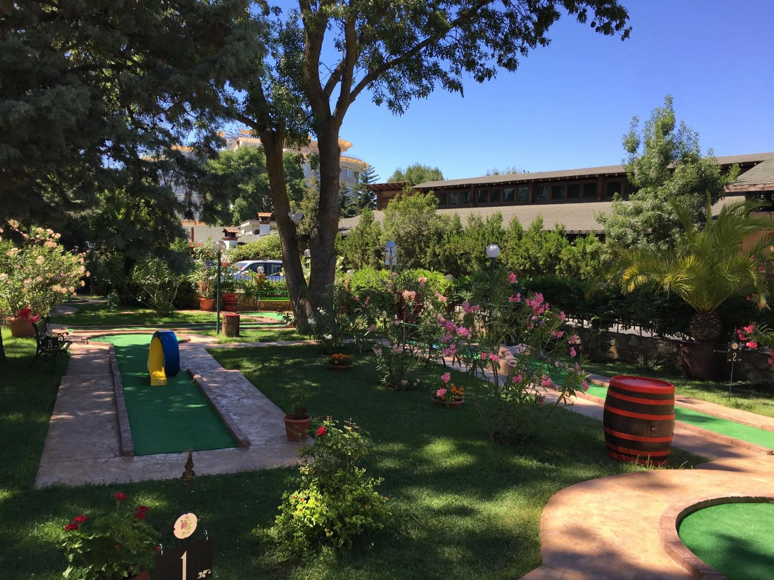 Minigolf in Oleander House and Tennis Club