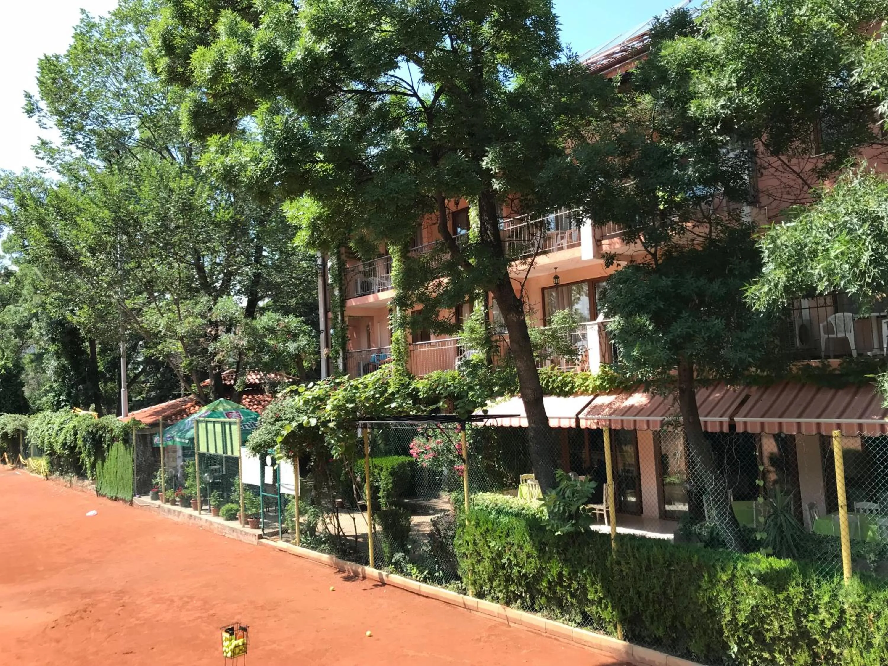 Tennis court in Oleander House and Tennis Club