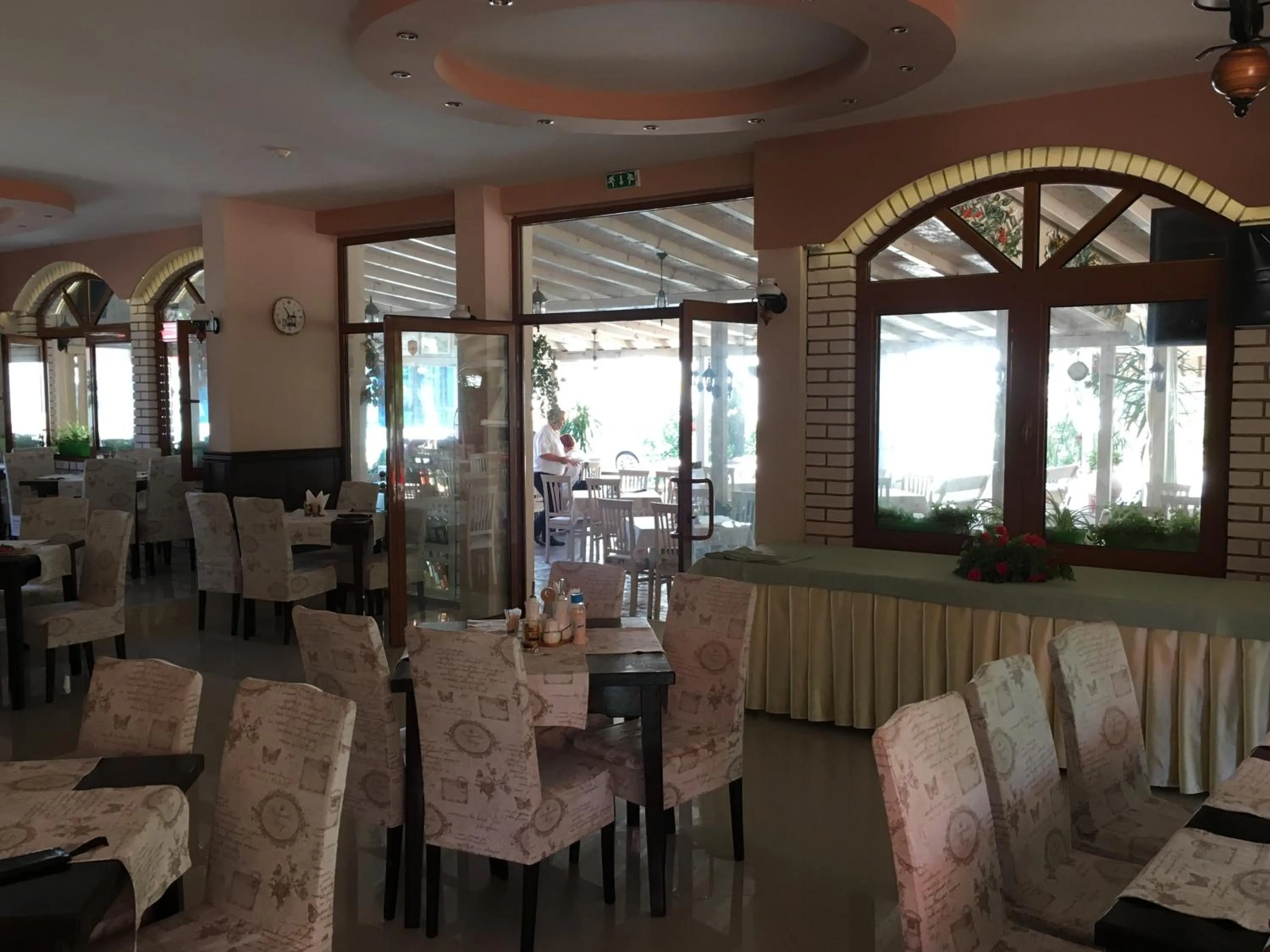 Restaurant/places to eat in Oleander House and Tennis Club