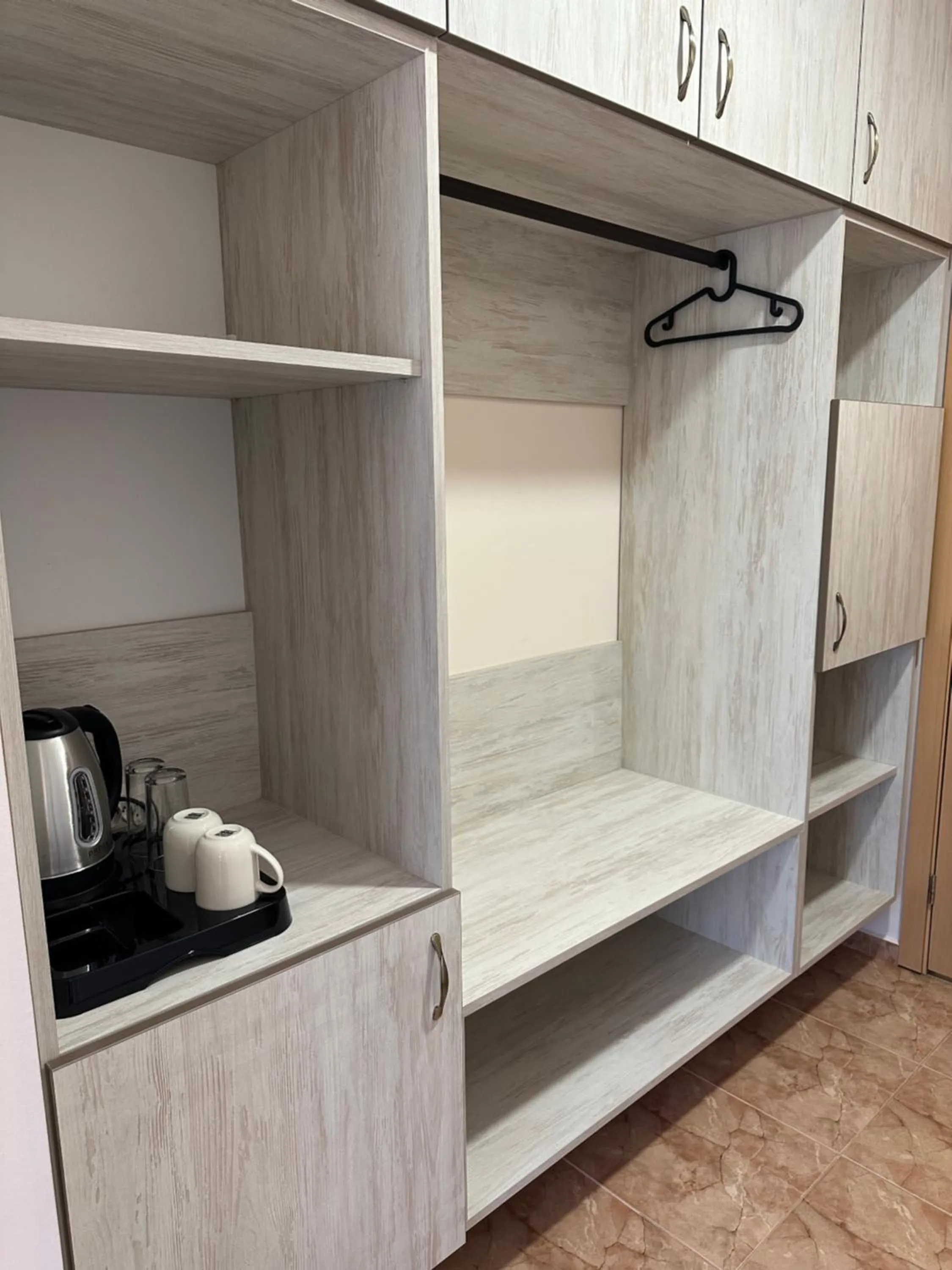 Coffee/tea facilities in Oleander House and Tennis Club