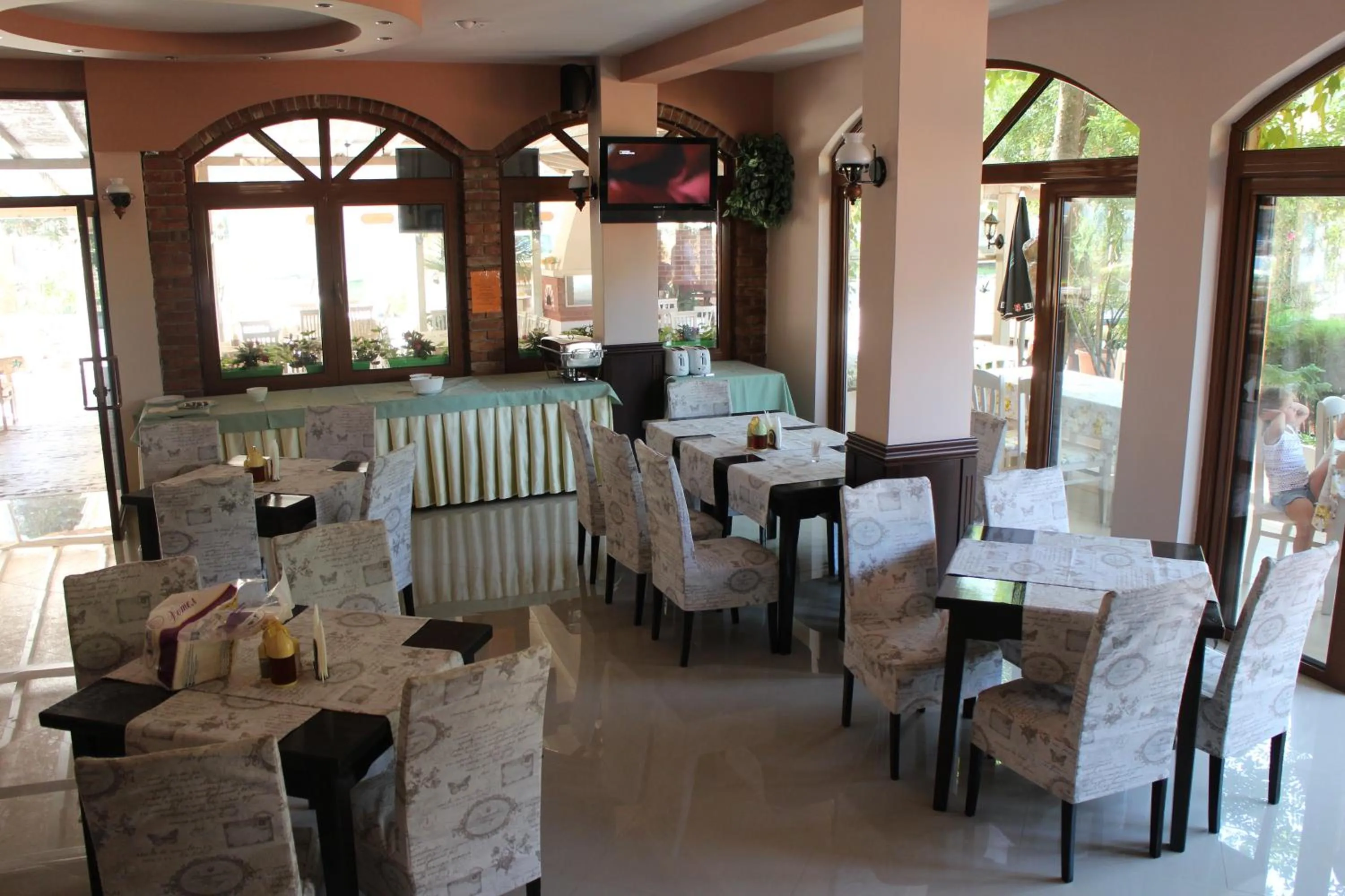 Restaurant/places to eat in Oleander House and Tennis Club