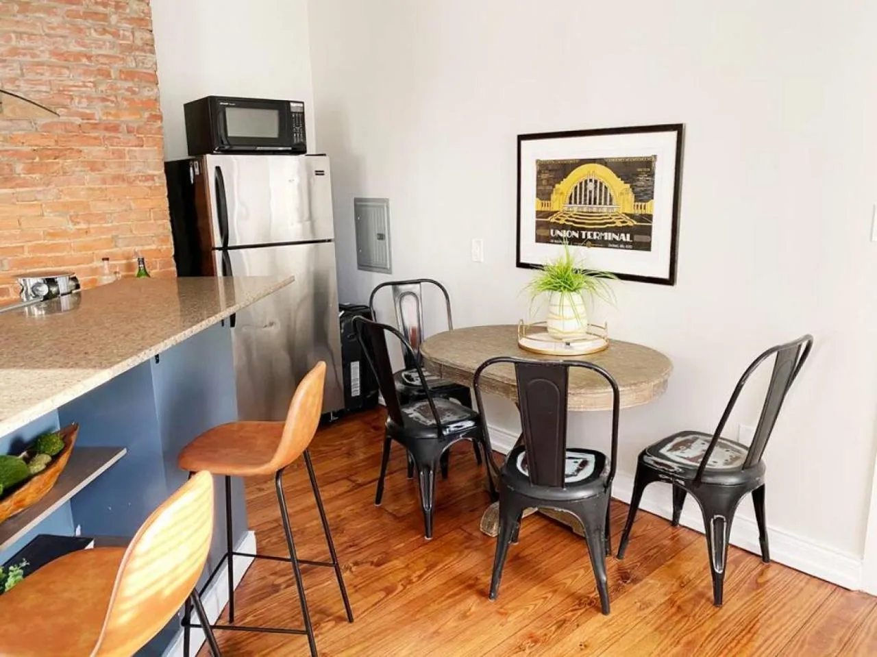 2 Large Apts w Parking - Downtown Over the Rhine