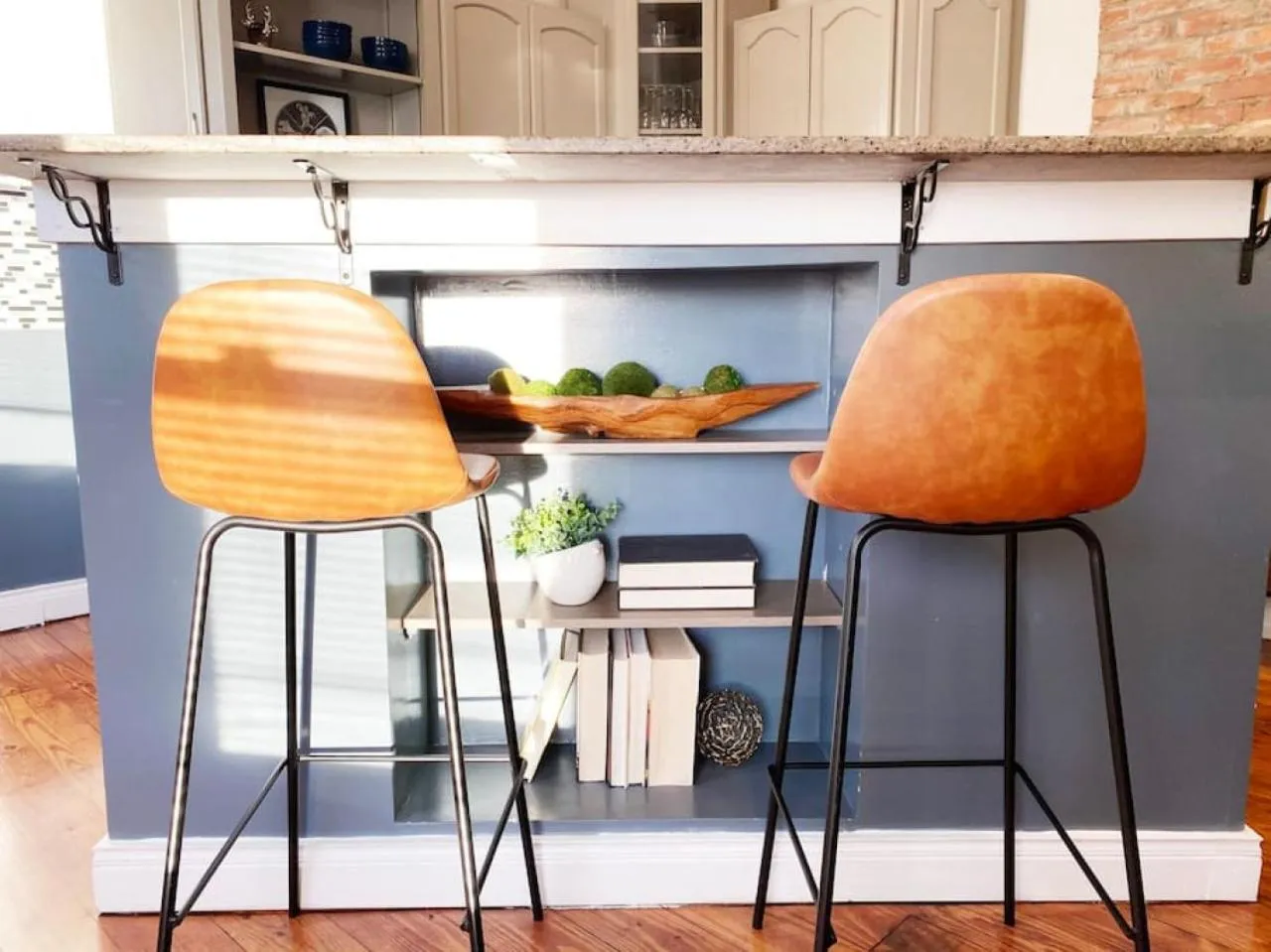 2 Large Apts w Parking - Downtown Over the Rhine