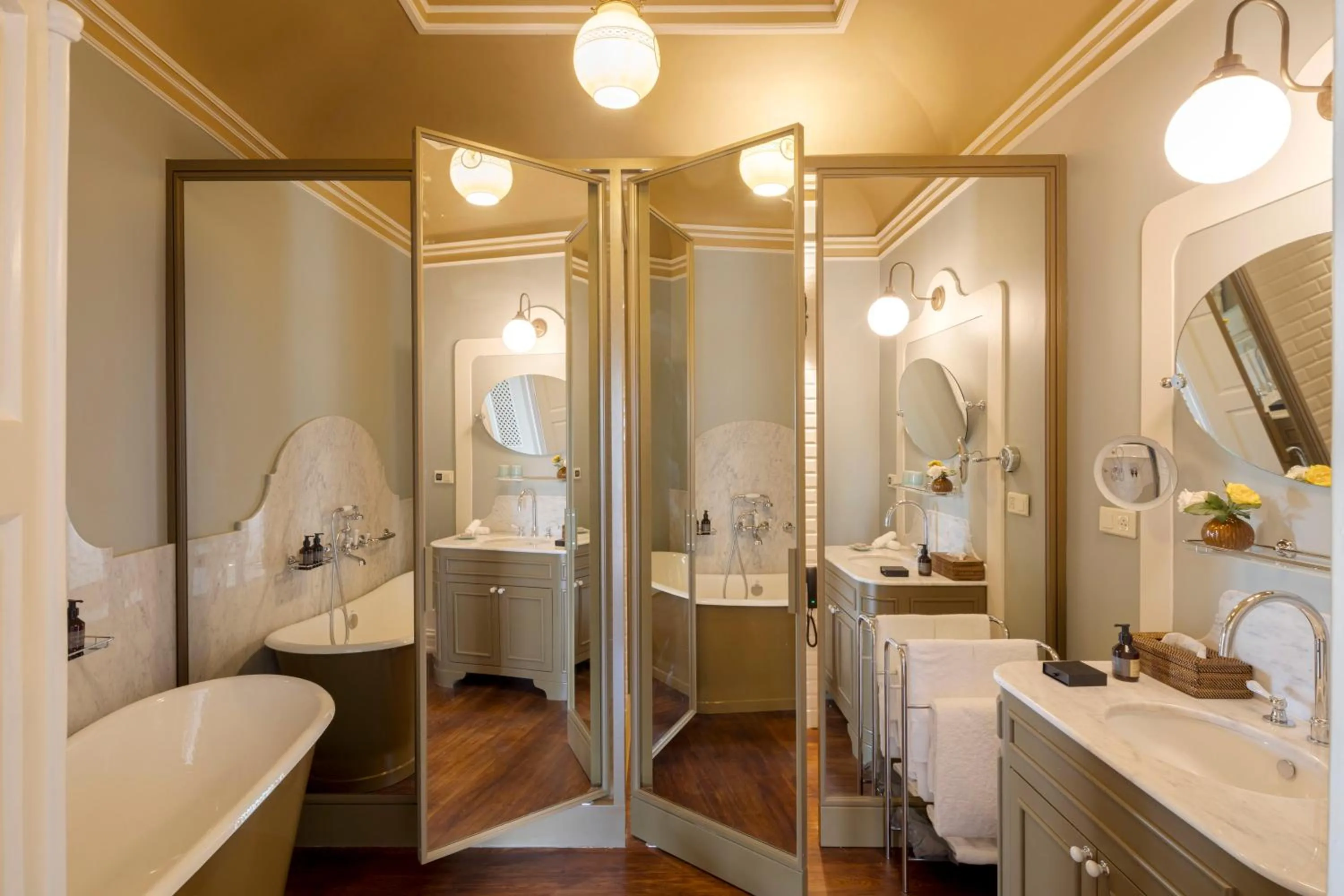 Bathroom in Valverde Santar Hotel & SPA - Relais & Châteaux