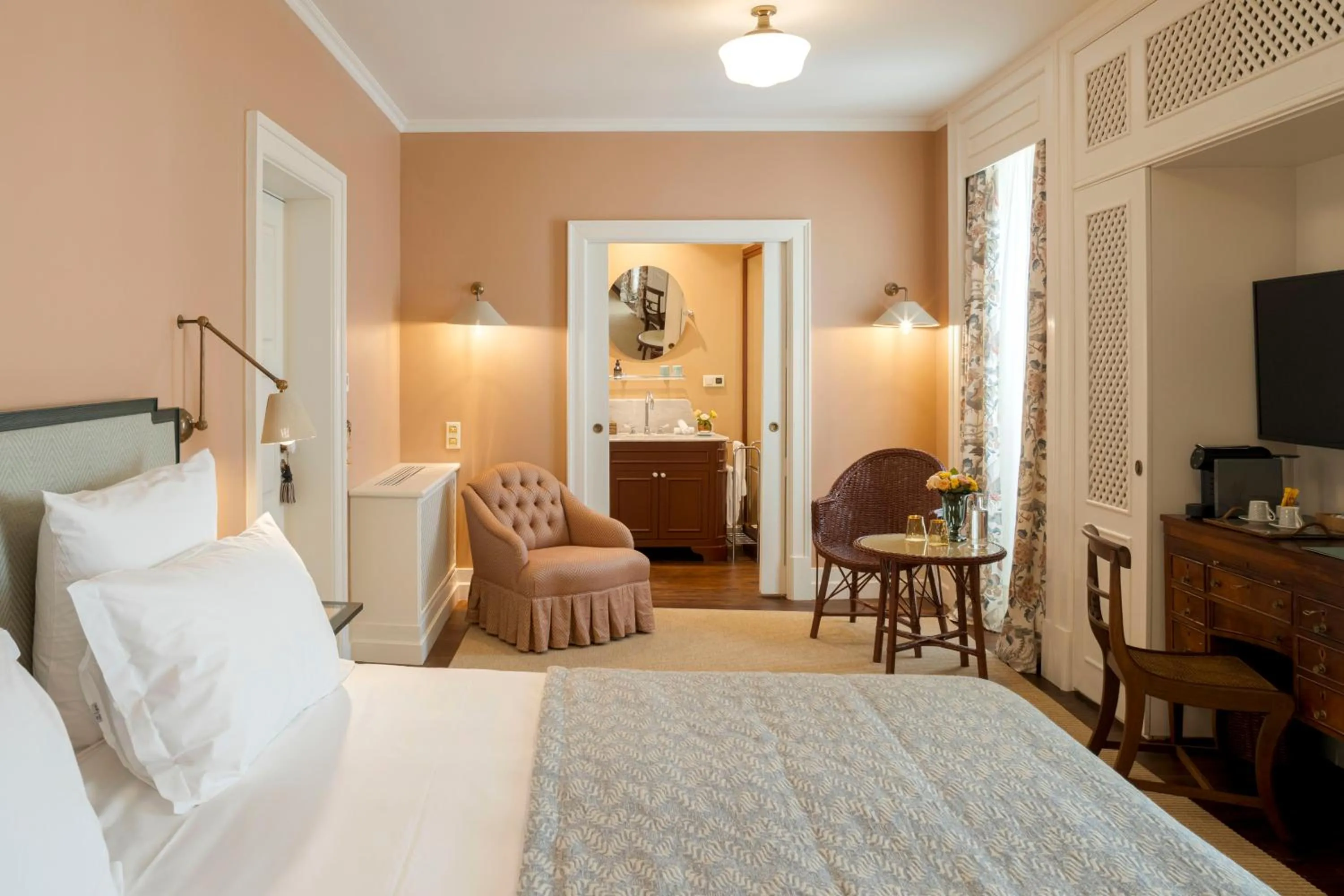 Photo of the whole room, Bed in Valverde Santar Hotel & SPA - Relais & Châteaux