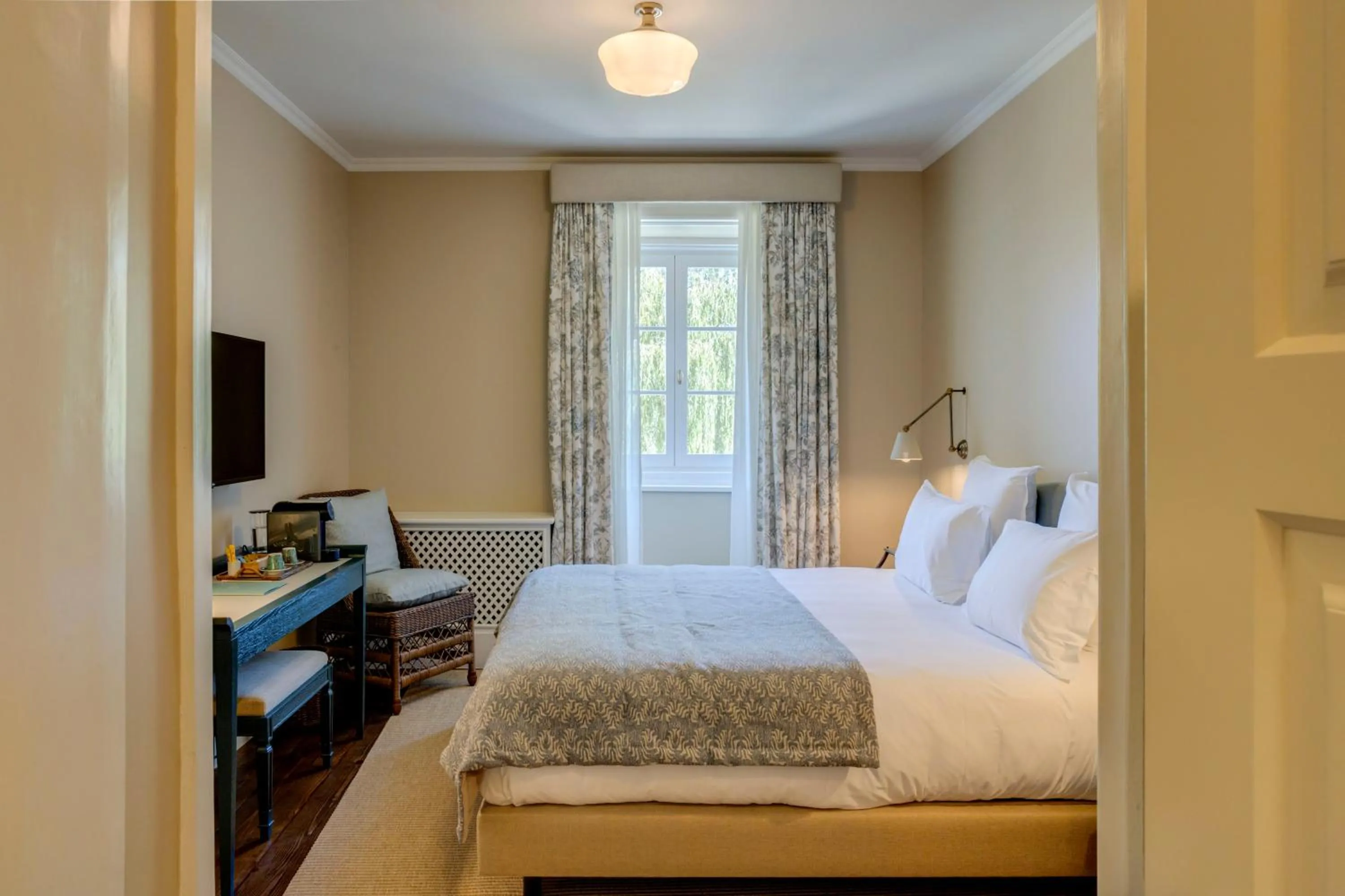 Bedroom, Bed in Valverde Santar Hotel & SPA - Relais & Châteaux