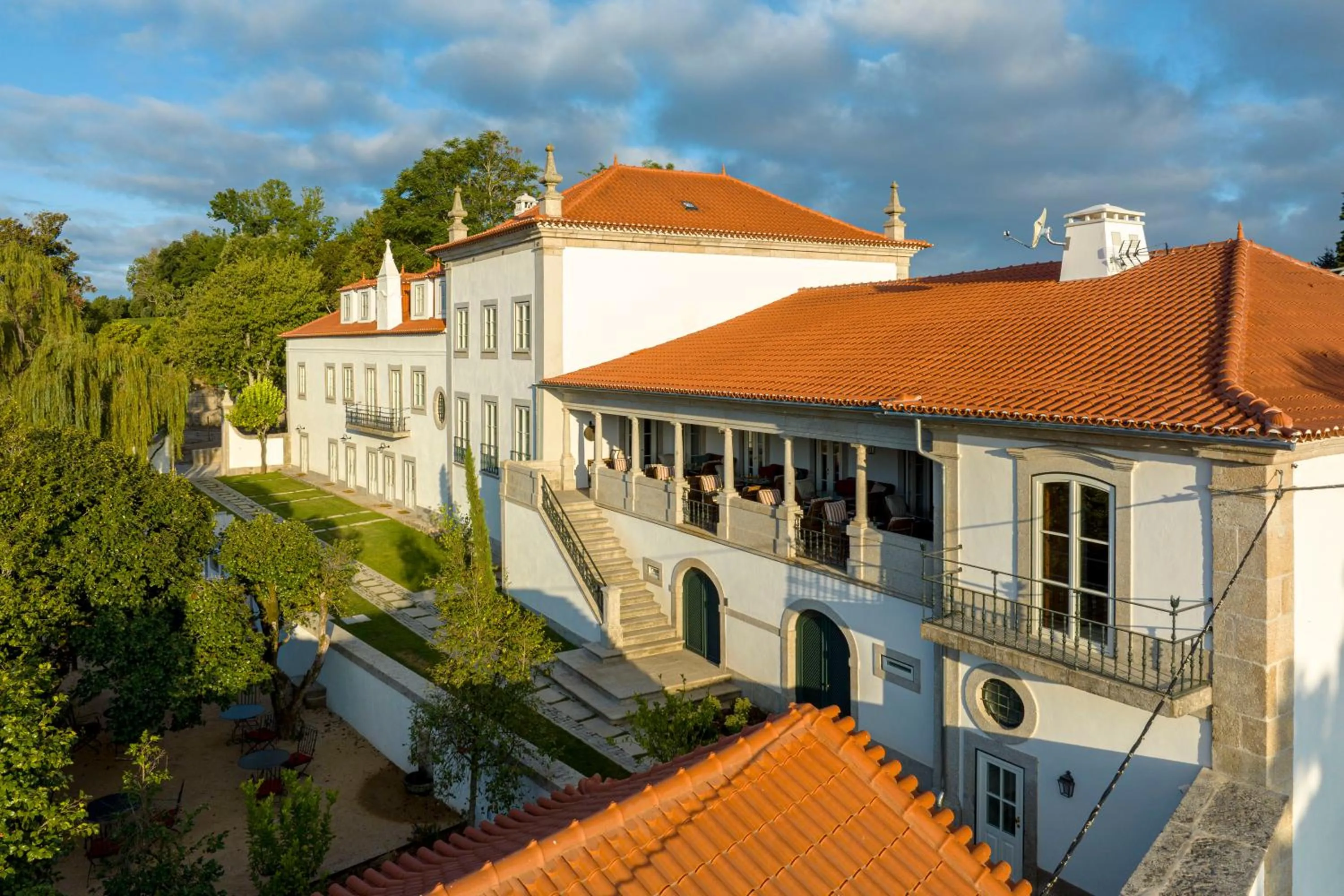 Property building in Valverde Santar Hotel & SPA - Relais & Châteaux