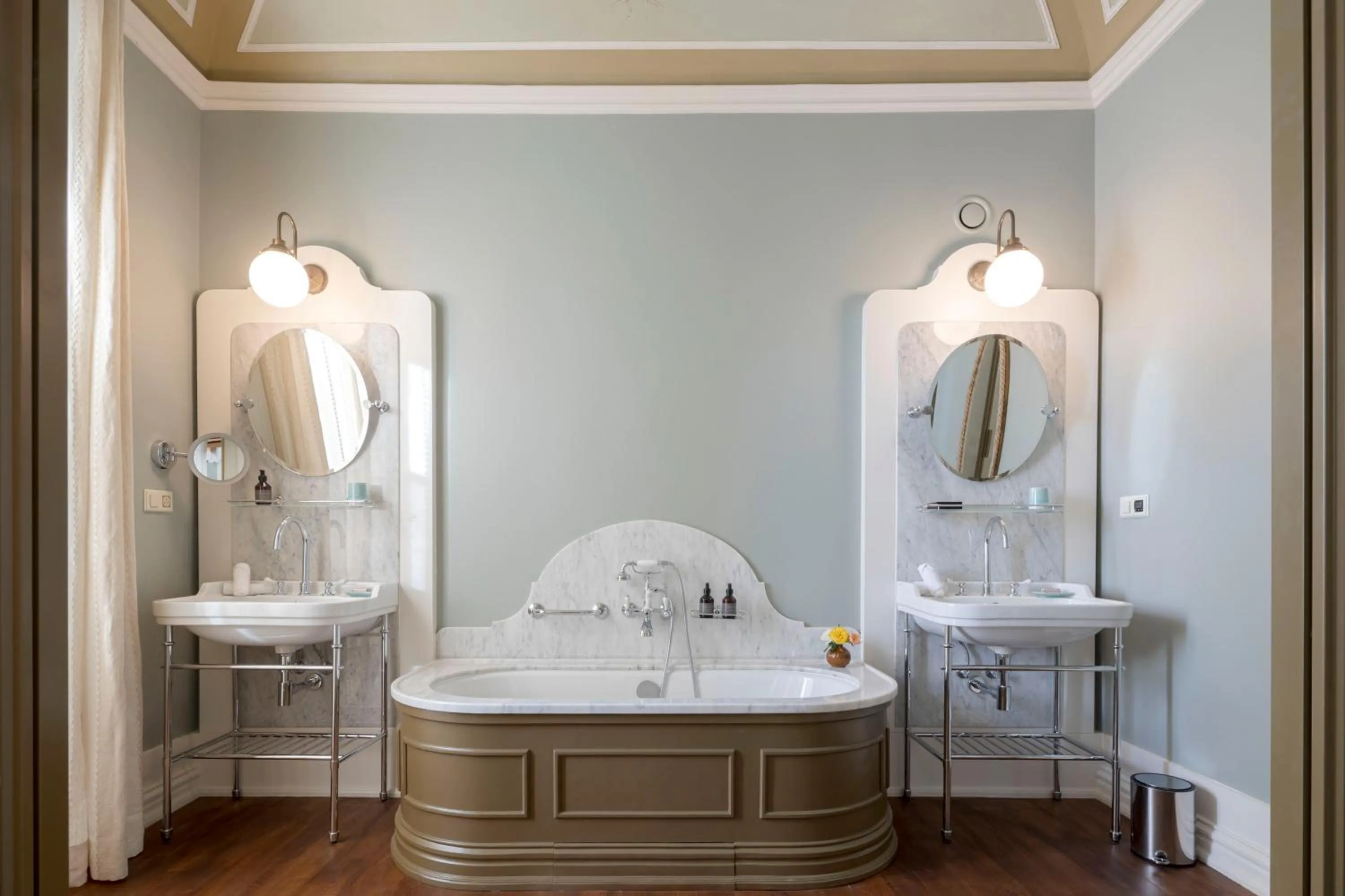 Bathroom in Valverde Santar Hotel & SPA - Relais & Châteaux