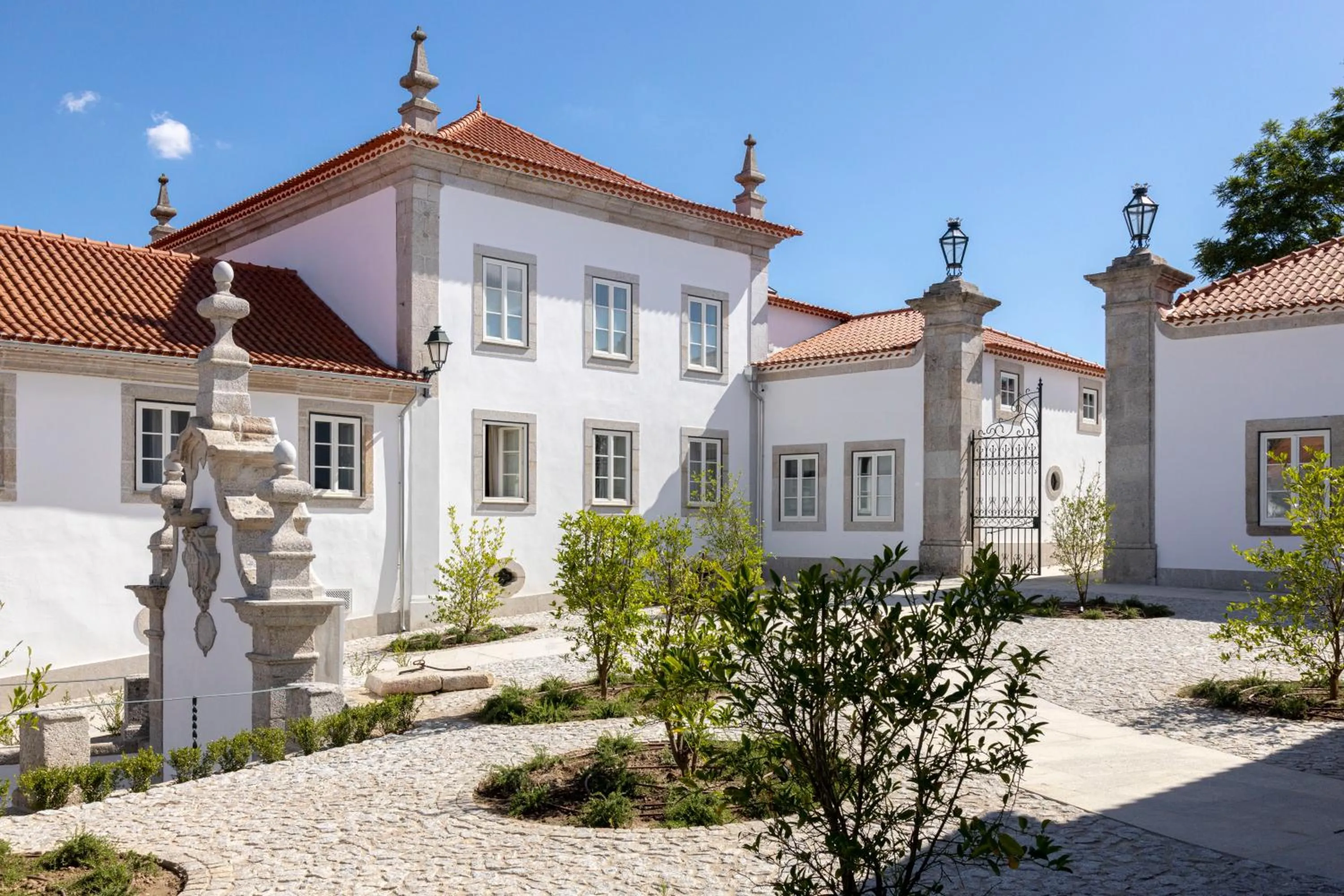 Property building in Valverde Santar Hotel & SPA - Relais & Châteaux