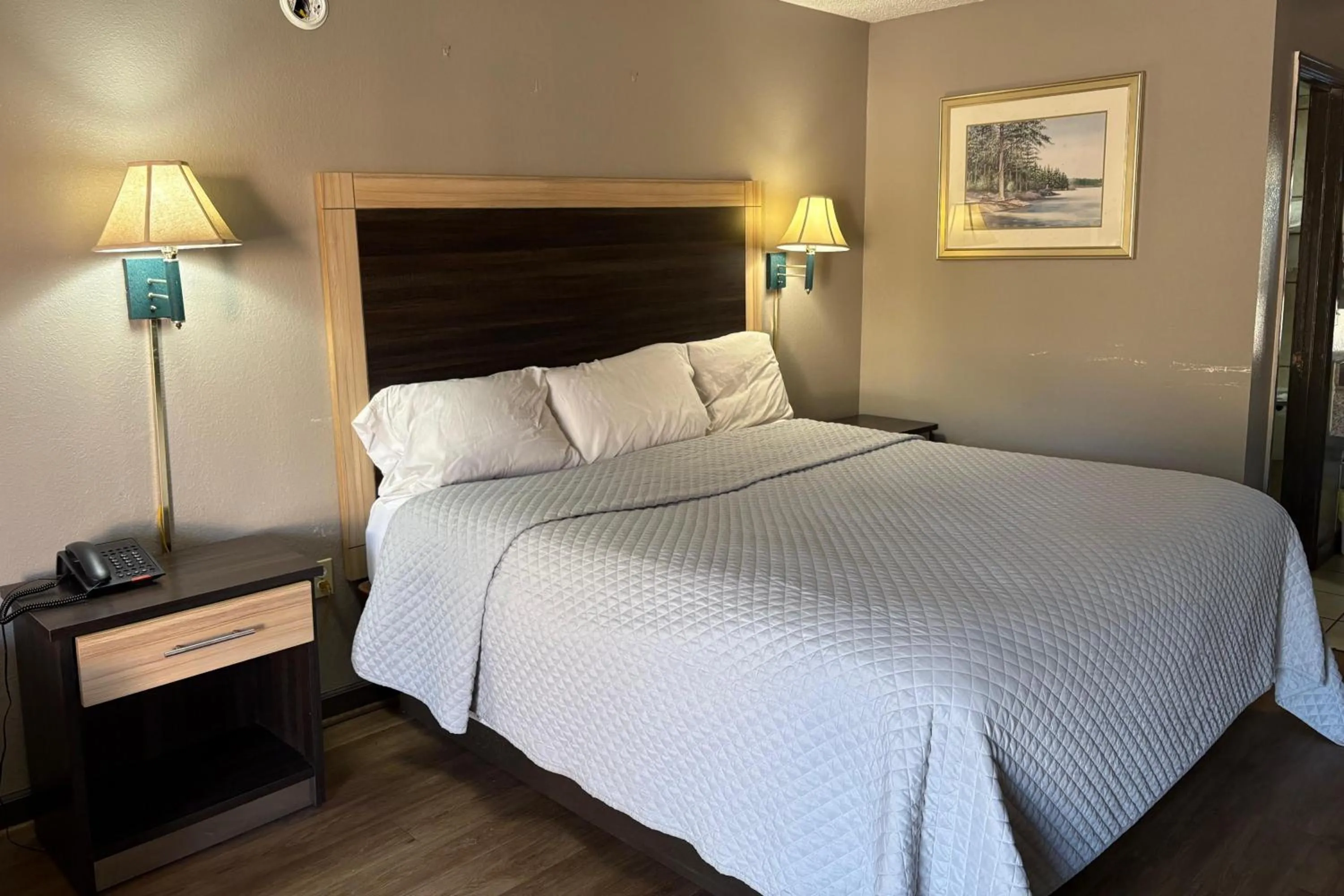 Bedroom, Bed in American Inn by Hotel O Selma US 80