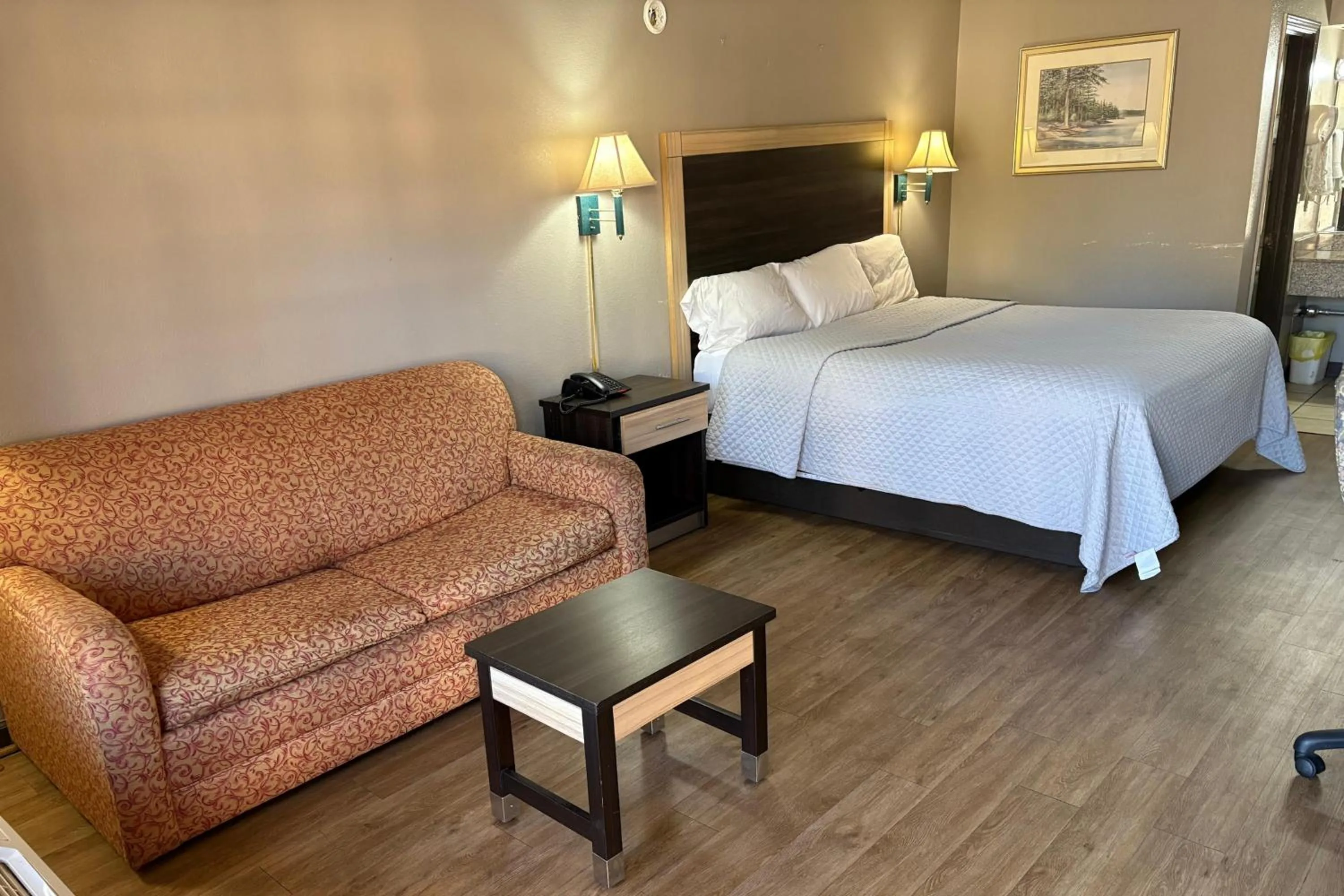 Bedroom, Bed in American Inn by Hotel O Selma US 80