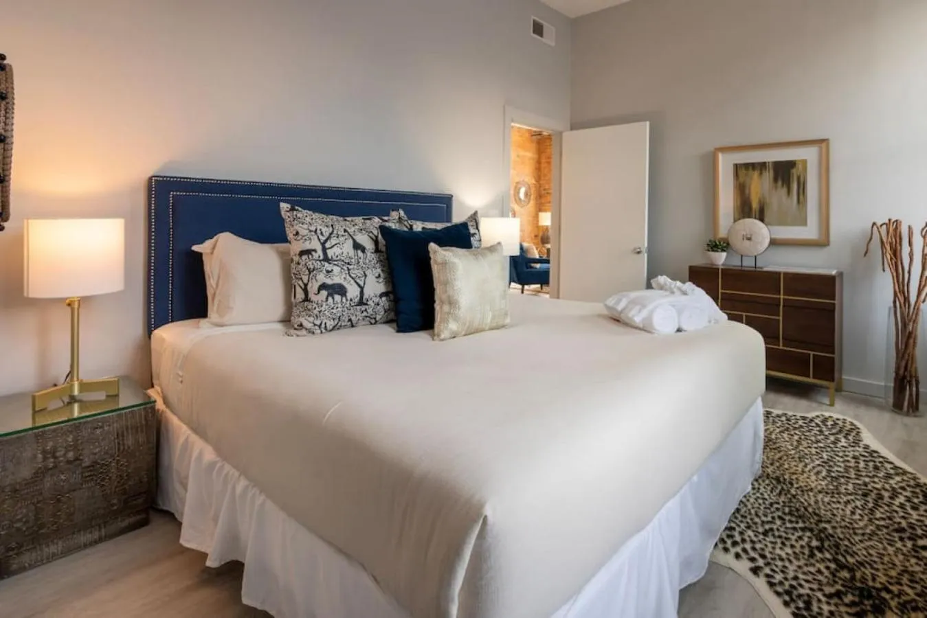 Bed in CHEETAH Venture out on your Cincinnati Safari