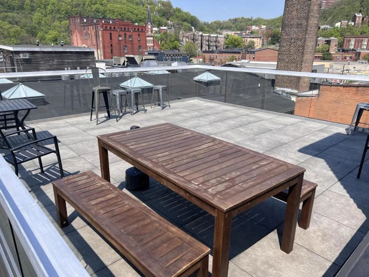 ZANGO Explore OTR and Downtown from a Renovated Condo