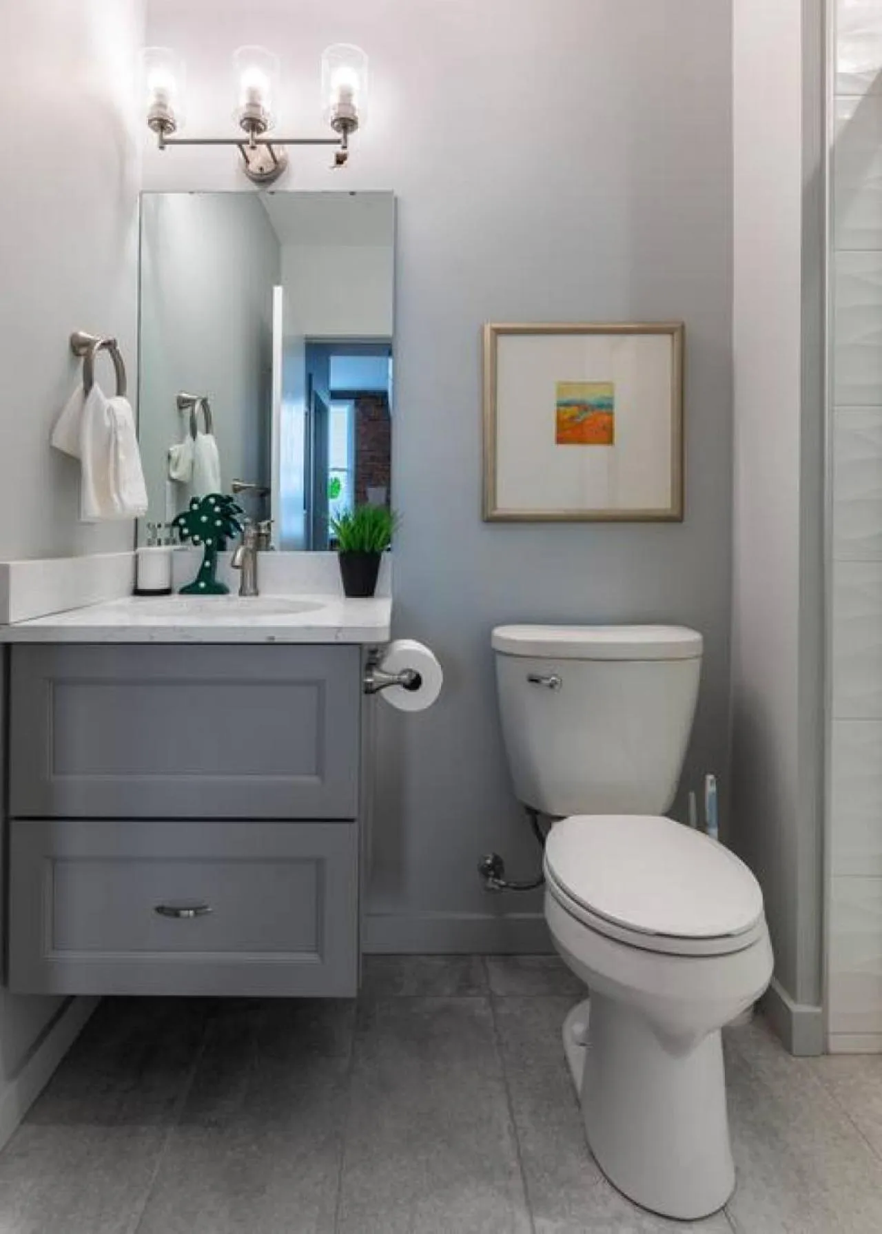 ZANGO Explore OTR and Downtown from a Renovated Condo