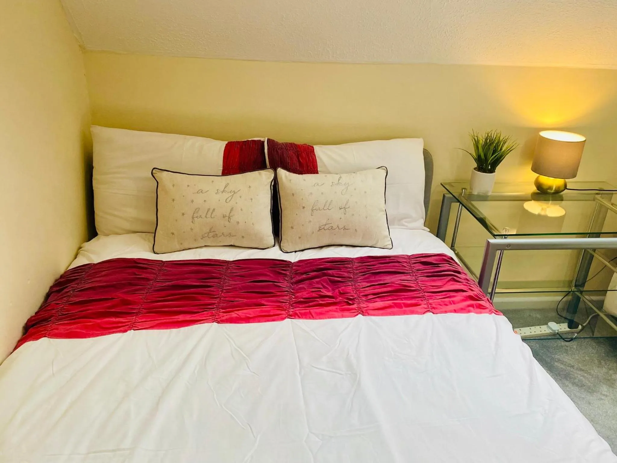 Bedroom, Bed in Charming Entire 2-Bedroom House in Milton Keynes