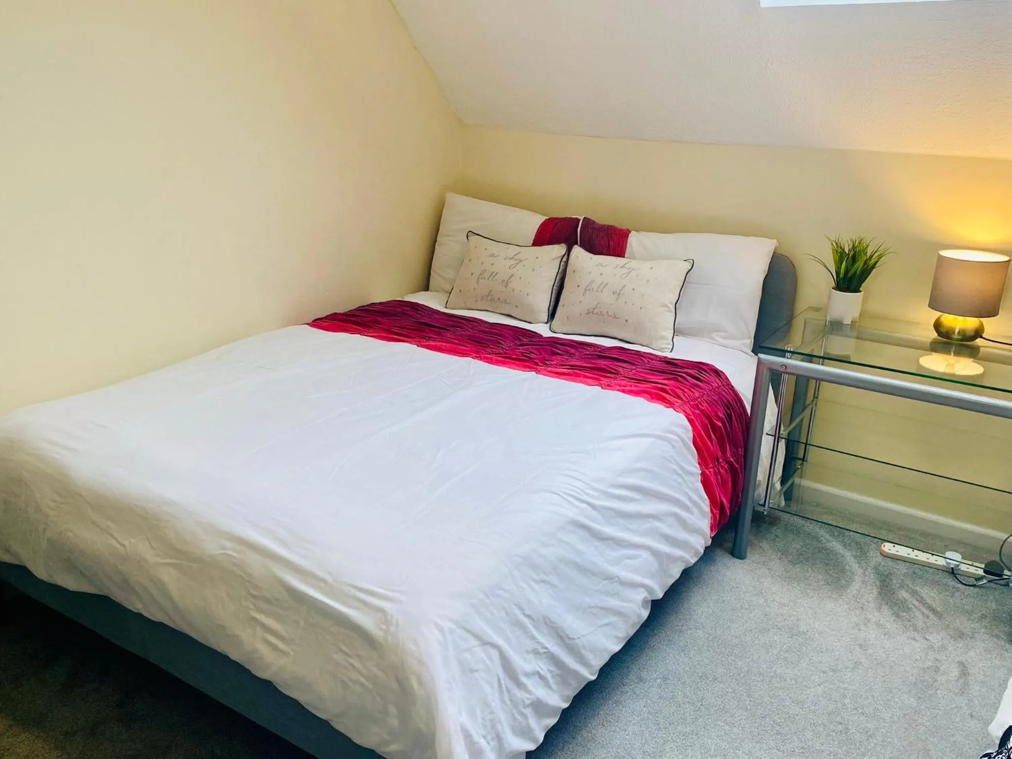 Bedroom, Bed in Charming Entire 2-Bedroom House in Milton Keynes