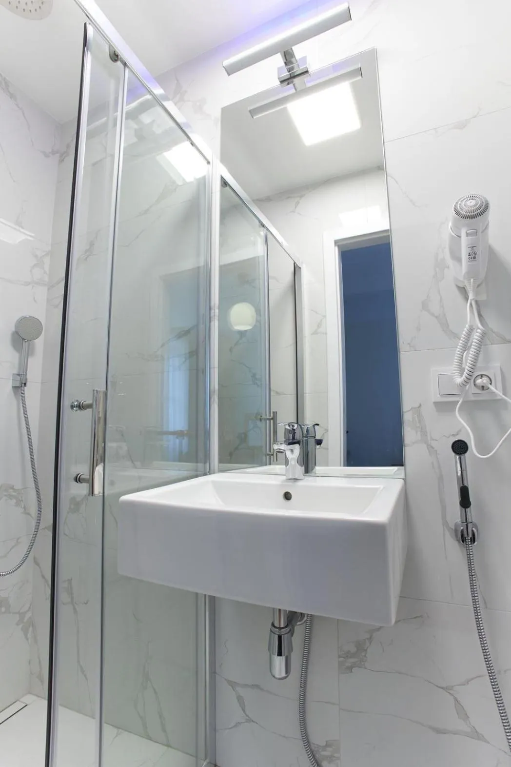 Shower in River View Residence by Charles Bridge