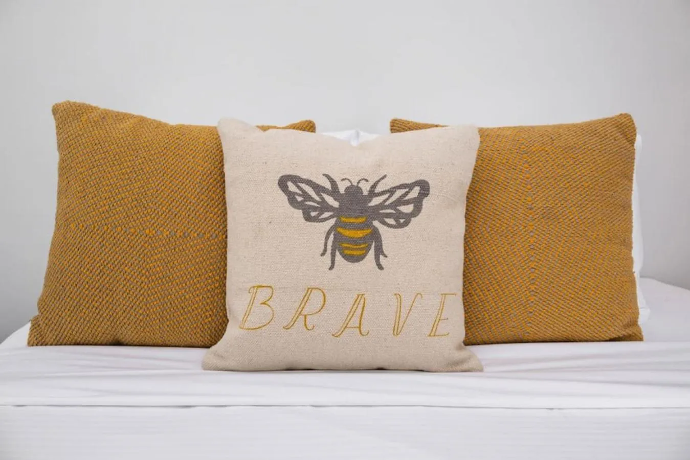 Deluxe 6 Bedroom 3 Min to Downtown w 2-car Driveway