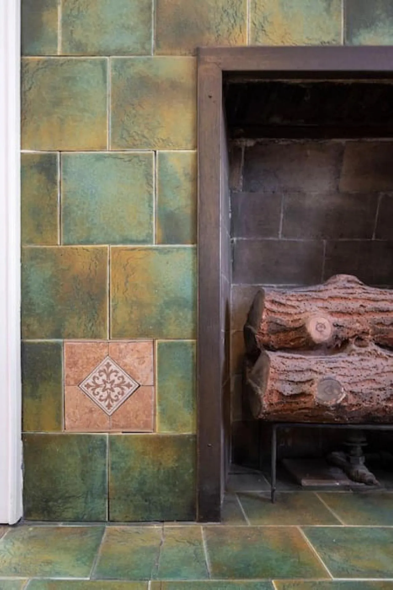 Deluxe 6 Bedroom 3 Min to Downtown w 2-car Driveway