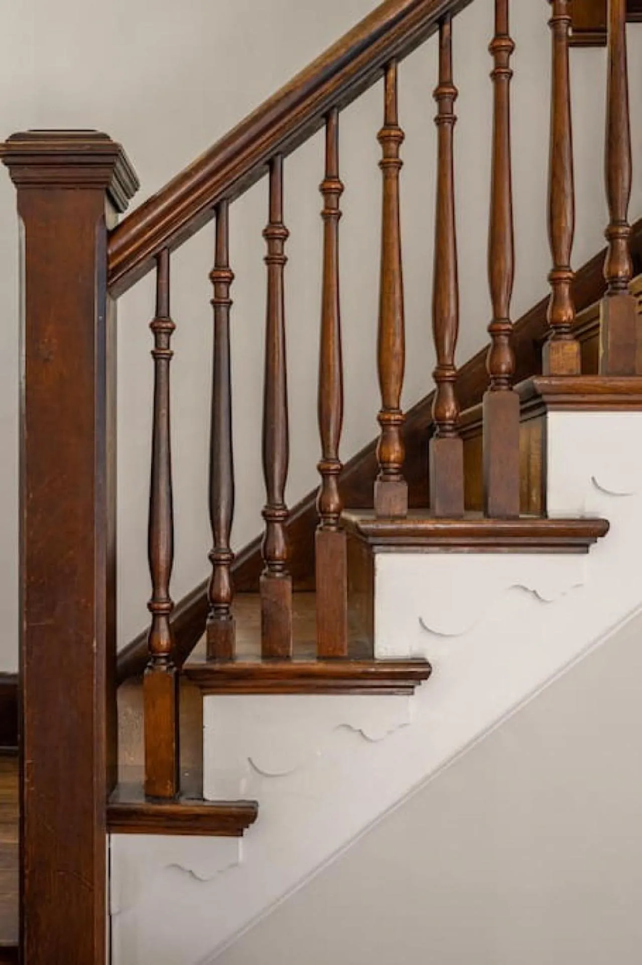 Deluxe 6 Bedroom 3 Min to Downtown w 2-car Driveway