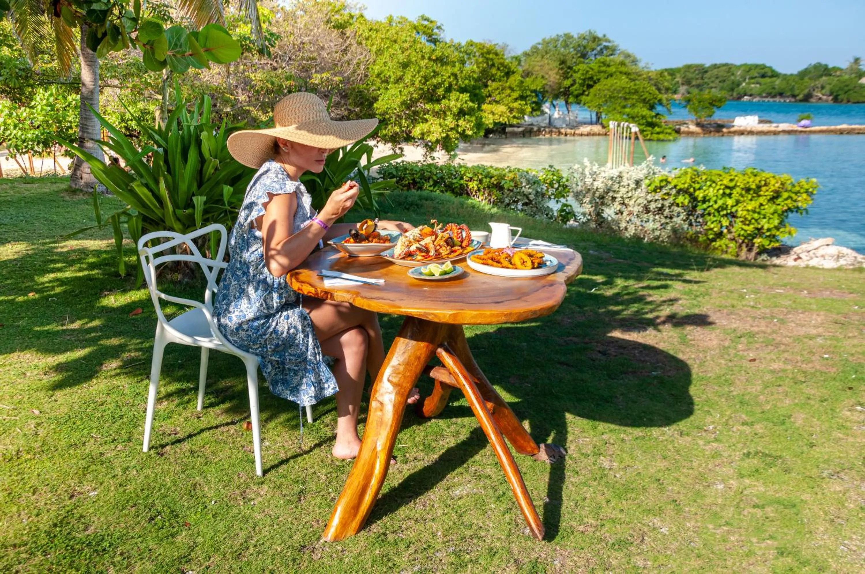 Food and drinks in Hotel Rosario de Mar by Tequendama