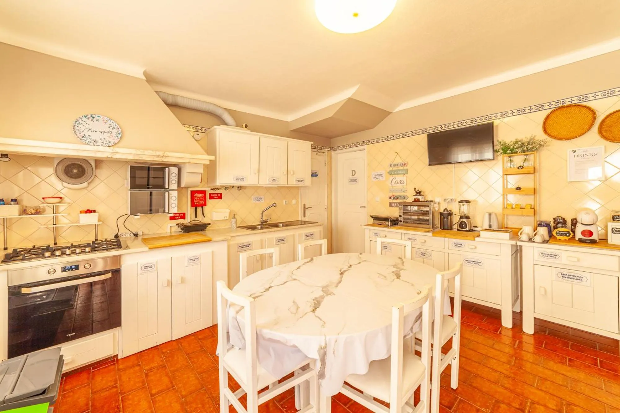 Kitchen or kitchenette in 4Ever Palace Design&Nature