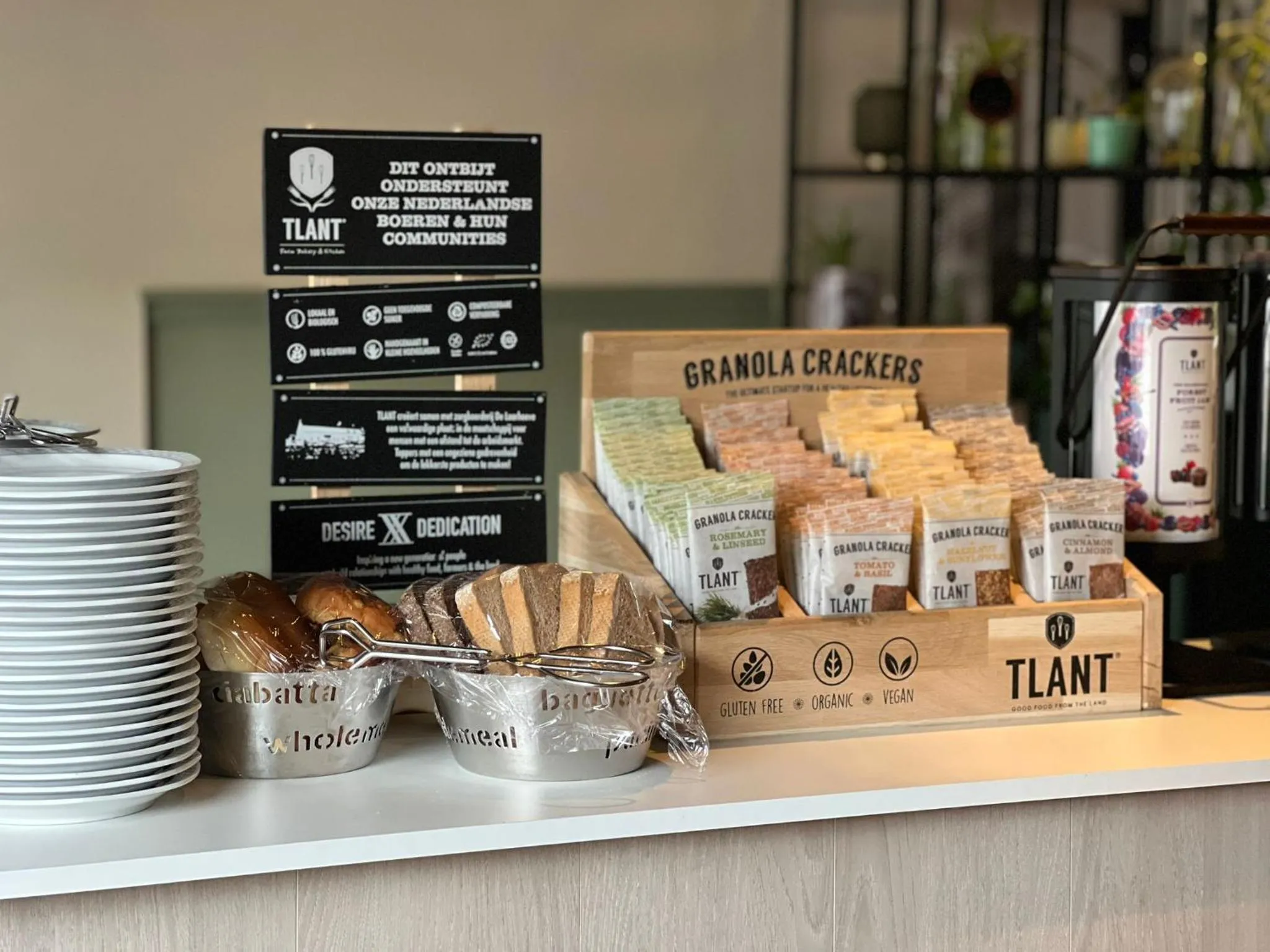 Restaurant/places to eat in City2Beach Hotel